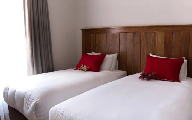Camelot Guest House & Apartments
