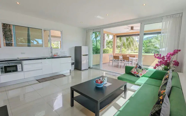 Poolside Apartments and Rooms