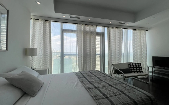 City View Suites - Near CN Tower
