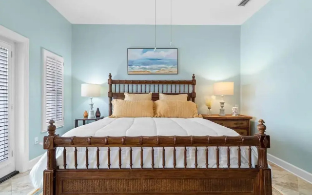 Pavilion Palms 203c