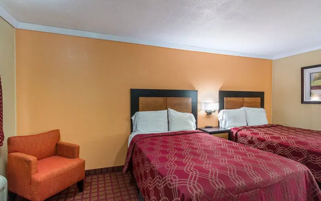 Econo Lodge West Dodge