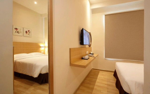 Hotel Six Seasons
