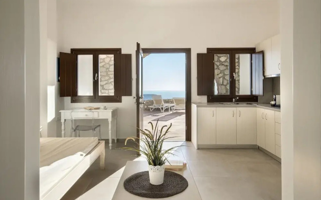 Villa - Sleeps 5 - Private Heated Pool-parking