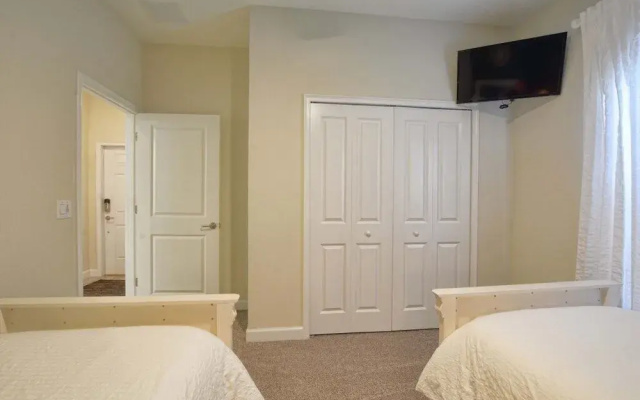 Storey Lake-5 Bedroom Townhome W/spashpool-1613st Townhouse