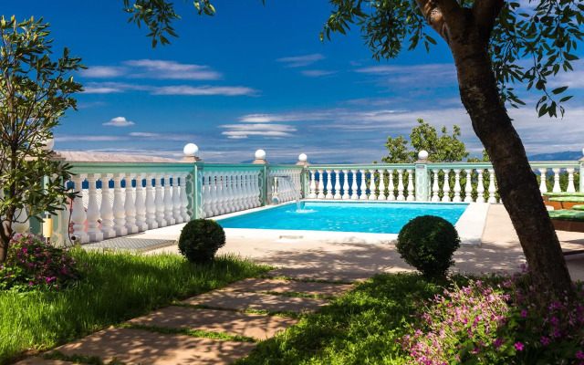 Apartment in Senj Near the Sea & Pool