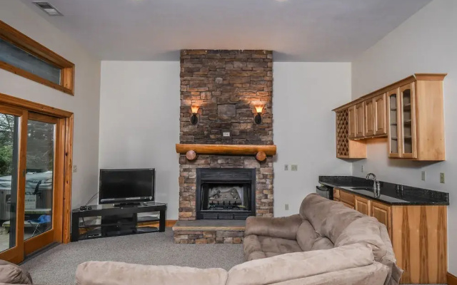 Lakeside Lodge 4 Bedroom House