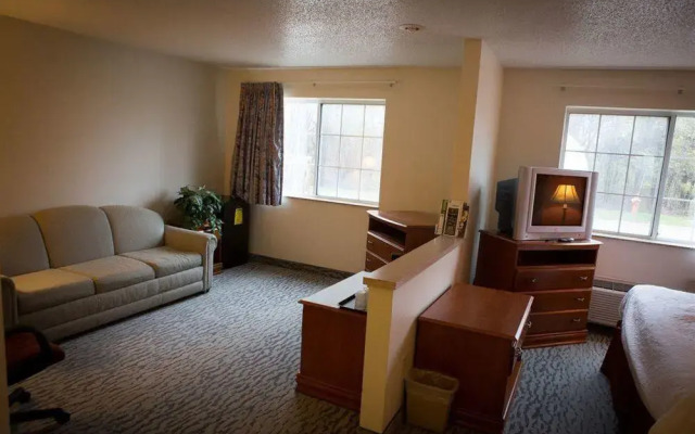 Regency Inn and Suites, Anoka