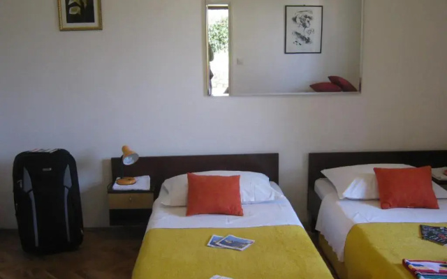 Apartments And Rooms Artemida