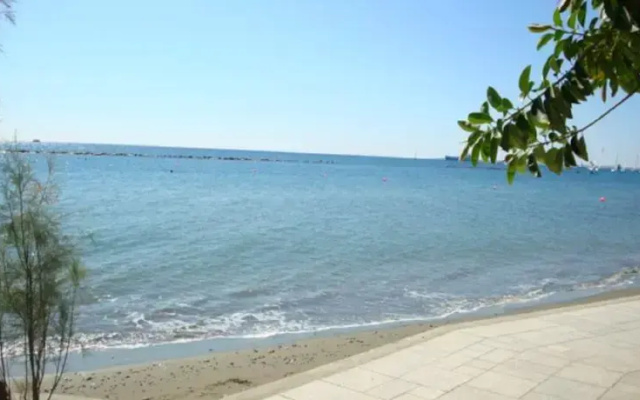 River Beach Apartment No. 202, Block B