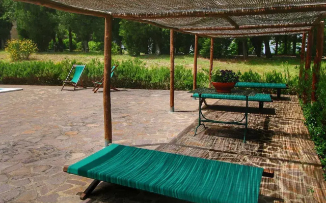 Detached Cottage With Swimming Pool