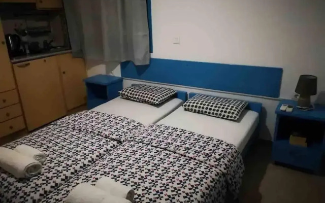 Grande Grotta Studios - Sleeps 8 - Free Parking