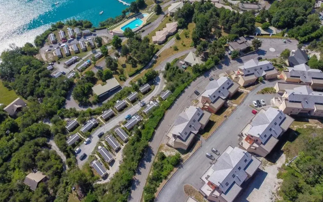 Apartment on Lake Serre-poncon With Pool