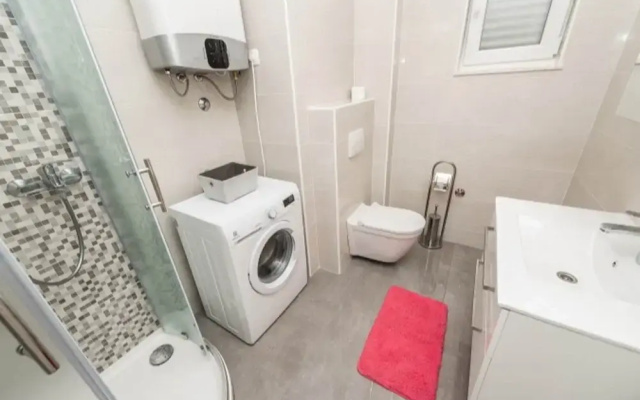 Lovely Apartment in Pakoštane with Terrace