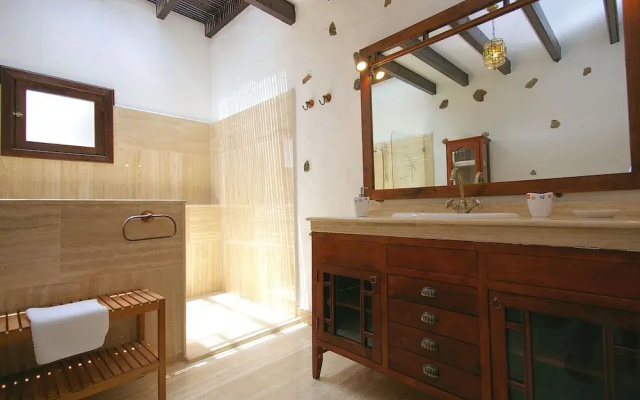 Comfortable Villa in Haría With Swimming Pool