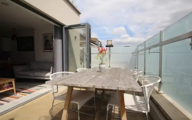 1 Bedroom Apartment in Hackney With Roof Terrace