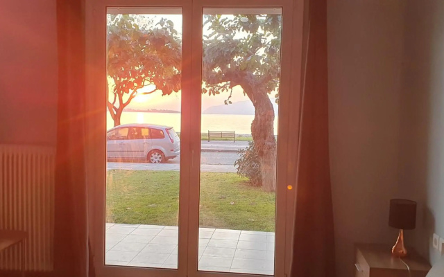 Nafpaktos Seaside Apartment
