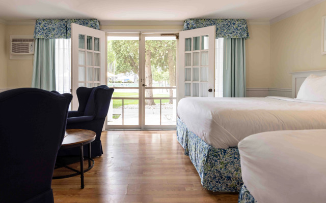 Colonial Inn in Harbor Springs