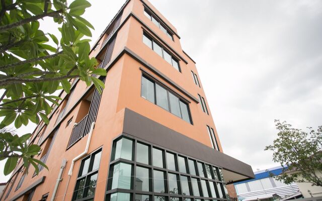 Отель D-Well Residence Don Muang Бангкок вид на фасад