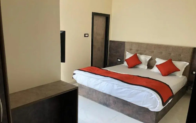 Hotel Frontier Royal