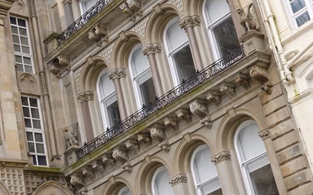 Отель Destiny Scotland Apartments at Nelson Mandela Place Великобритания, Глазго - отзывы, цены и фото номеров - забронировать отель Destiny Scotland Apartments at Nelson Mandela Place онлайн вид на фасад