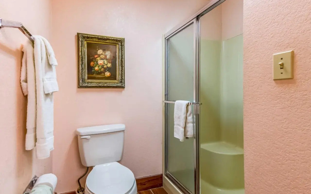 Econo Lodge Inn & Suites