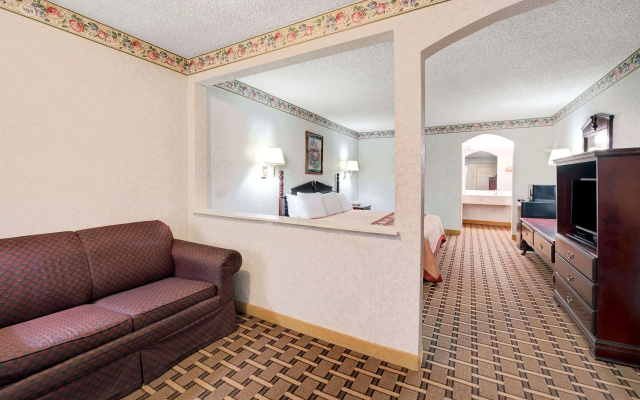 Super 8 by Wyndham Dallas South