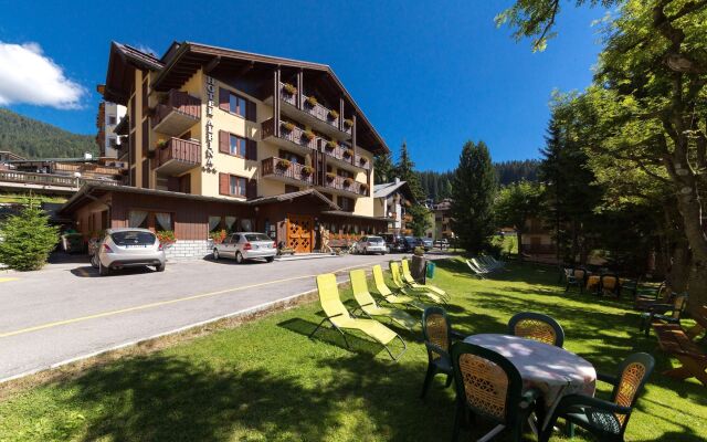 Hotel Alpina Пинцоло вид на фасад