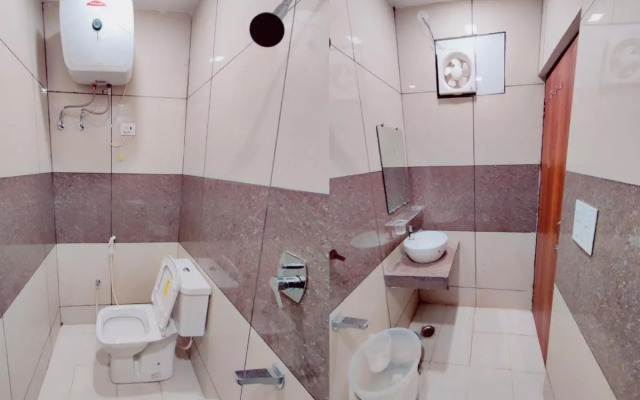 Perfect Stayz Dwarkesh - Near Railway station