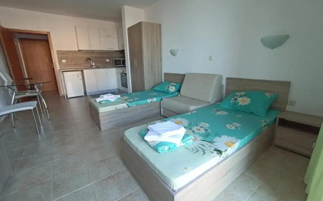 Palm Marina Apartment Complex