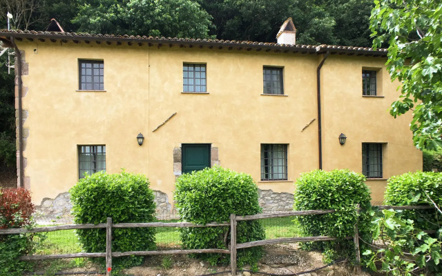 Rustic Villa in Sermugnano with Swimming Pool