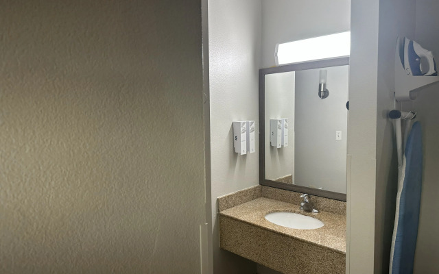 Red Roof Inn & Suites Middleborough