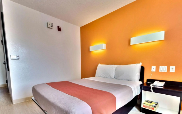 Motel 6 Lewisville, TX - Dallas