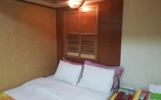 Couple Motel
