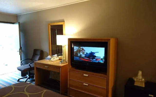 Burton Inn & Suites