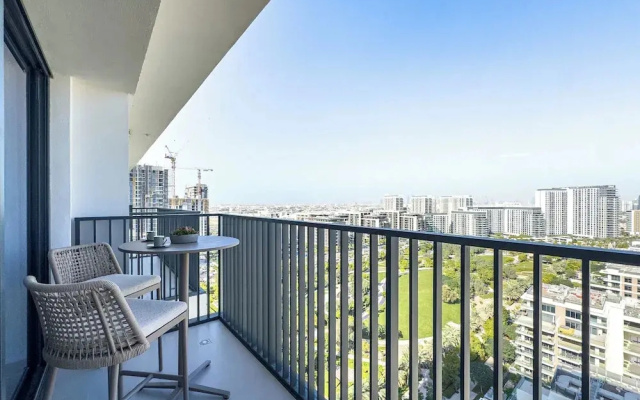 Superhost - 1BR Apartment, Balcony, Pool & Gym , Dubai Hills