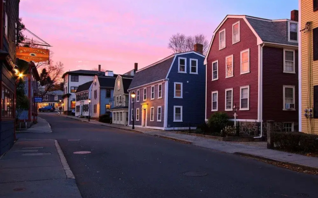 Rockmere Inn