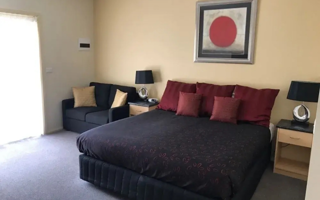 Sportsmans Motor Inn