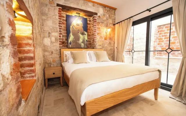 Atrium Suites