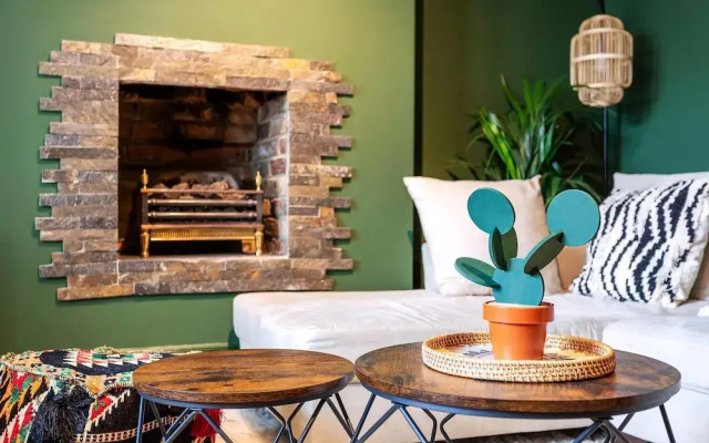 Chiswick Gem: Stylish 1-bed Flat for Modern Living