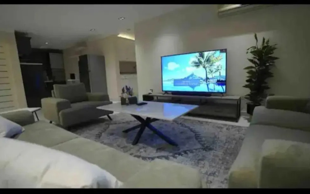 Luxury apartment prime location