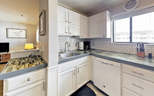 William Hilton #4305 - 2 Br Condo