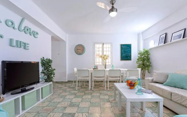 BIG FLAT IN CITY CENTER, UP To 12 PEOPLE