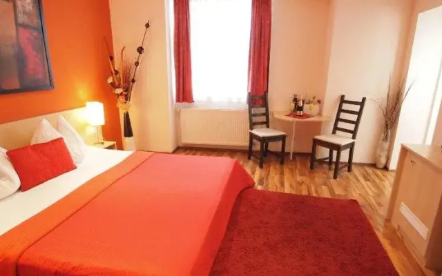 Hotel Pension De Lux