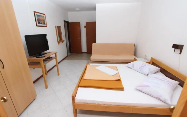 Room and Apartments Mariza