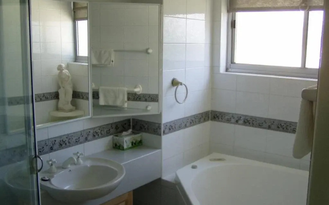 Anglesea Beachfront Court Holiday Units