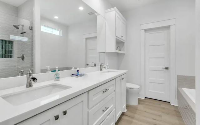 Just Beachy 3 Bedroom Home by RedAwning