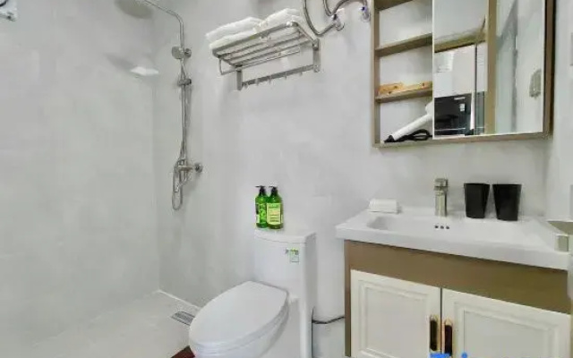 Zhaoqing Shiguang Apartment (Checheng Bar Street)