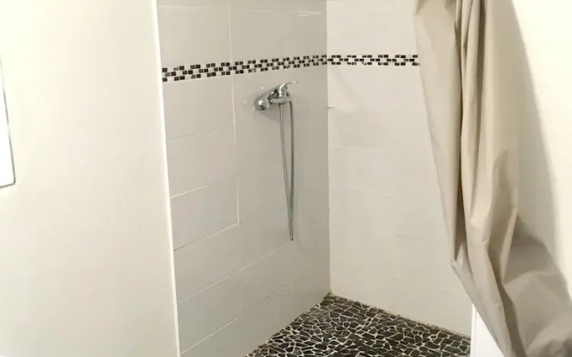 House With 2 Bedrooms in Octon, With Wifi
