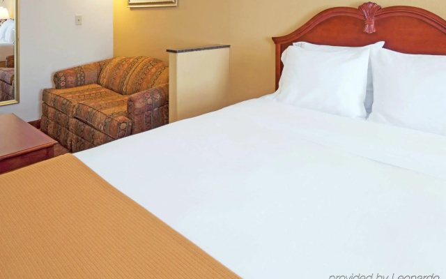 Holiday Inn Express Hotel & Suites Dallas - Duncanville by IHG