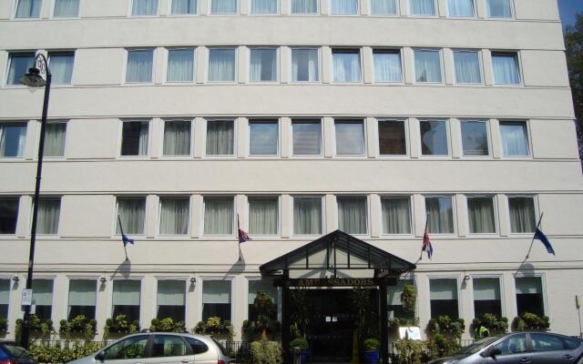 Отель Ambassadors вид на фасад